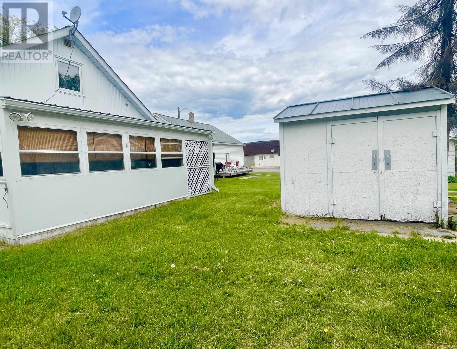 25 Casimir AVE - 36