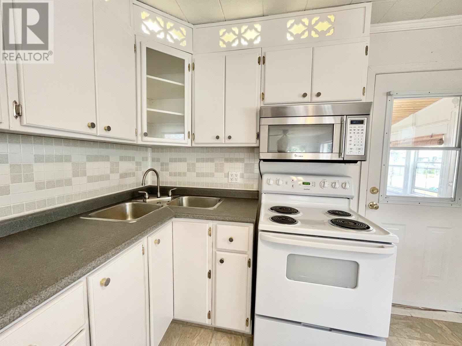 25 Casimir AVE - 4
