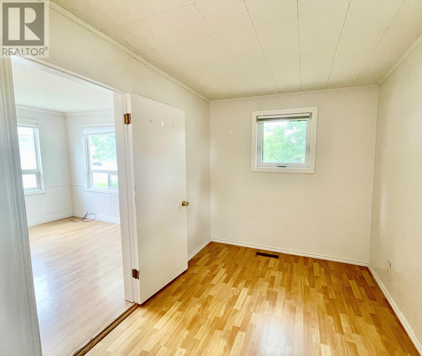 25 Casimir AVE - 15