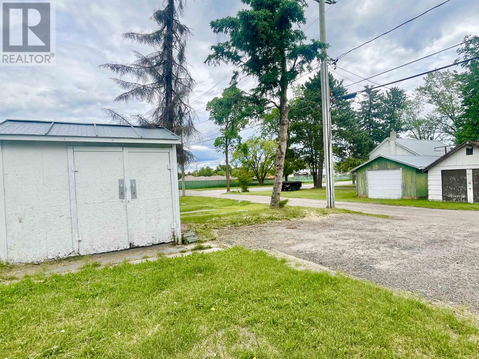 25 Casimir AVE - 38
