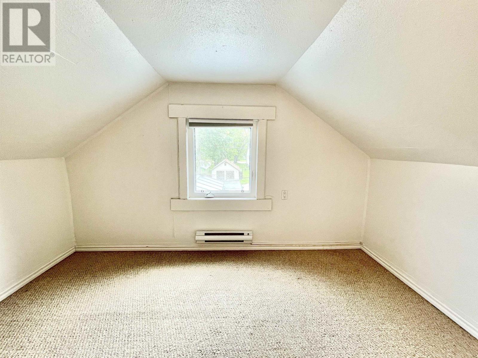 25 Casimir AVE - 26