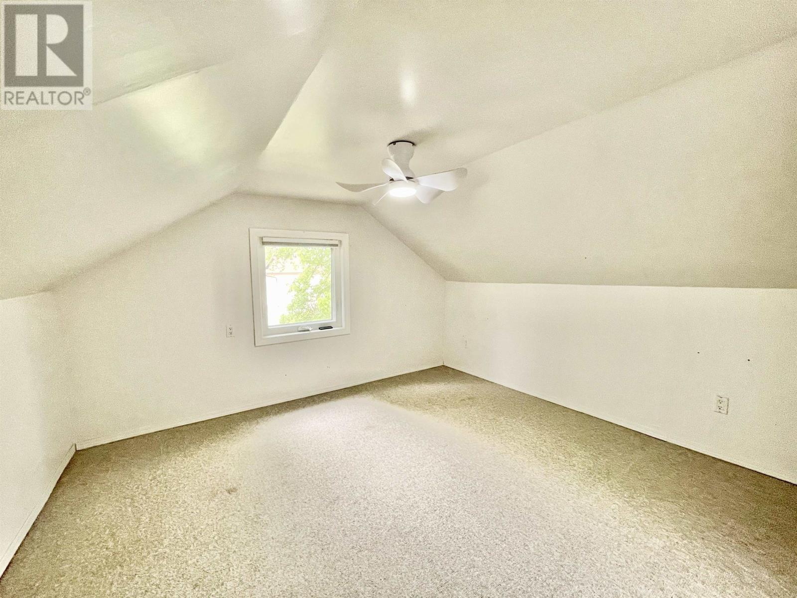 25 Casimir AVE - 24