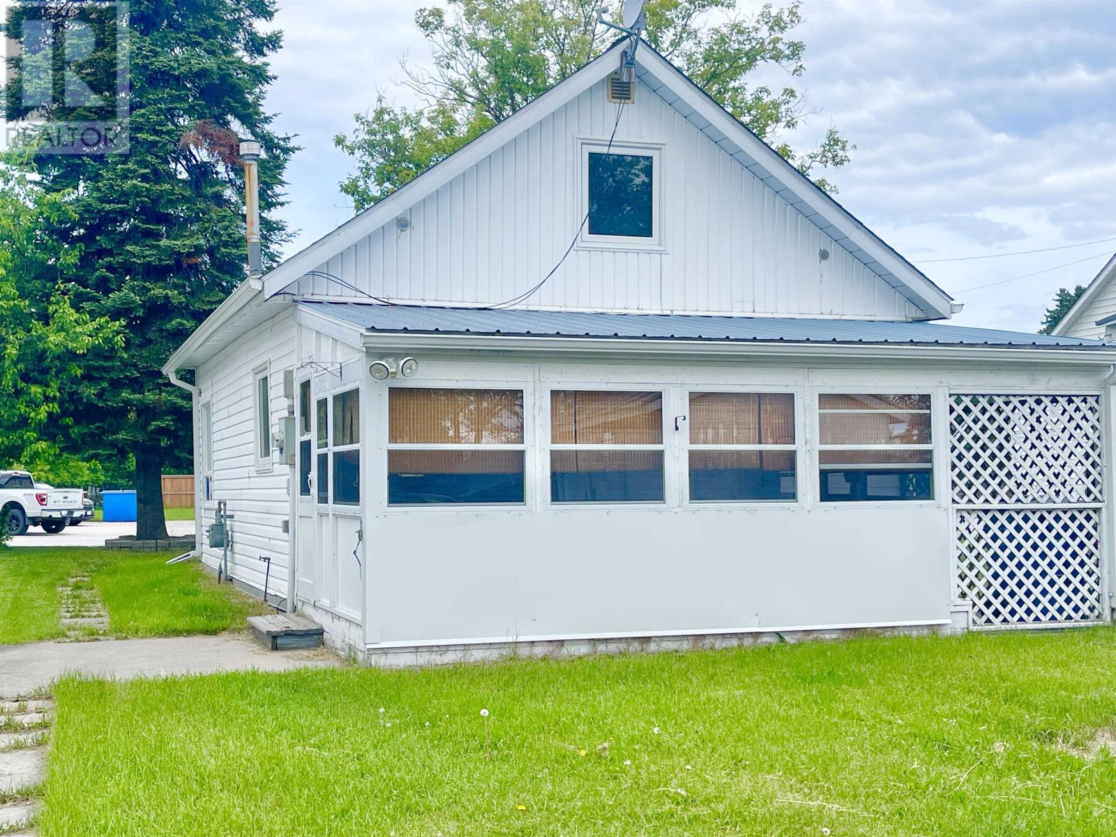 25 Casimir AVE - 35