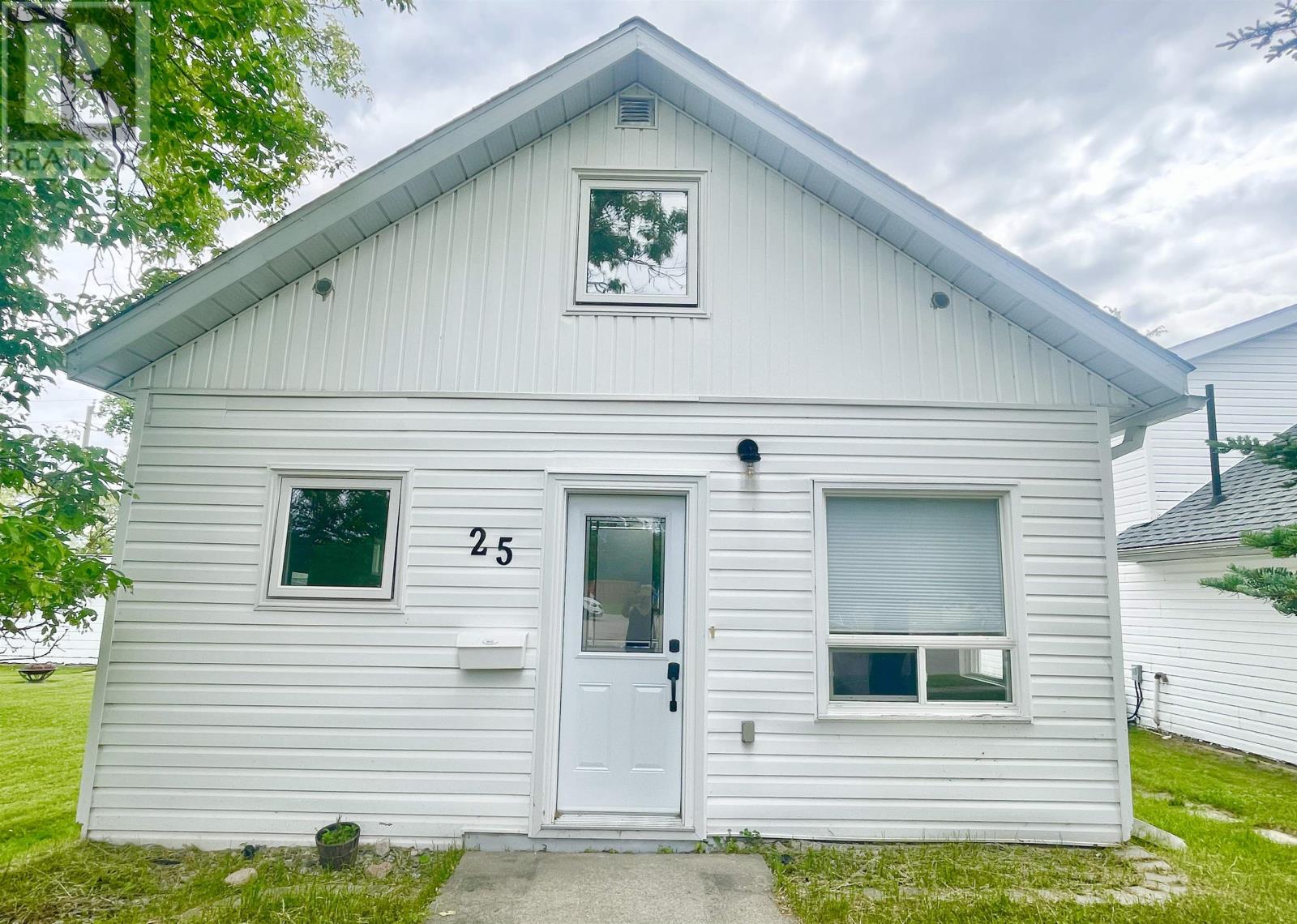 25 Casimir AVE - 40