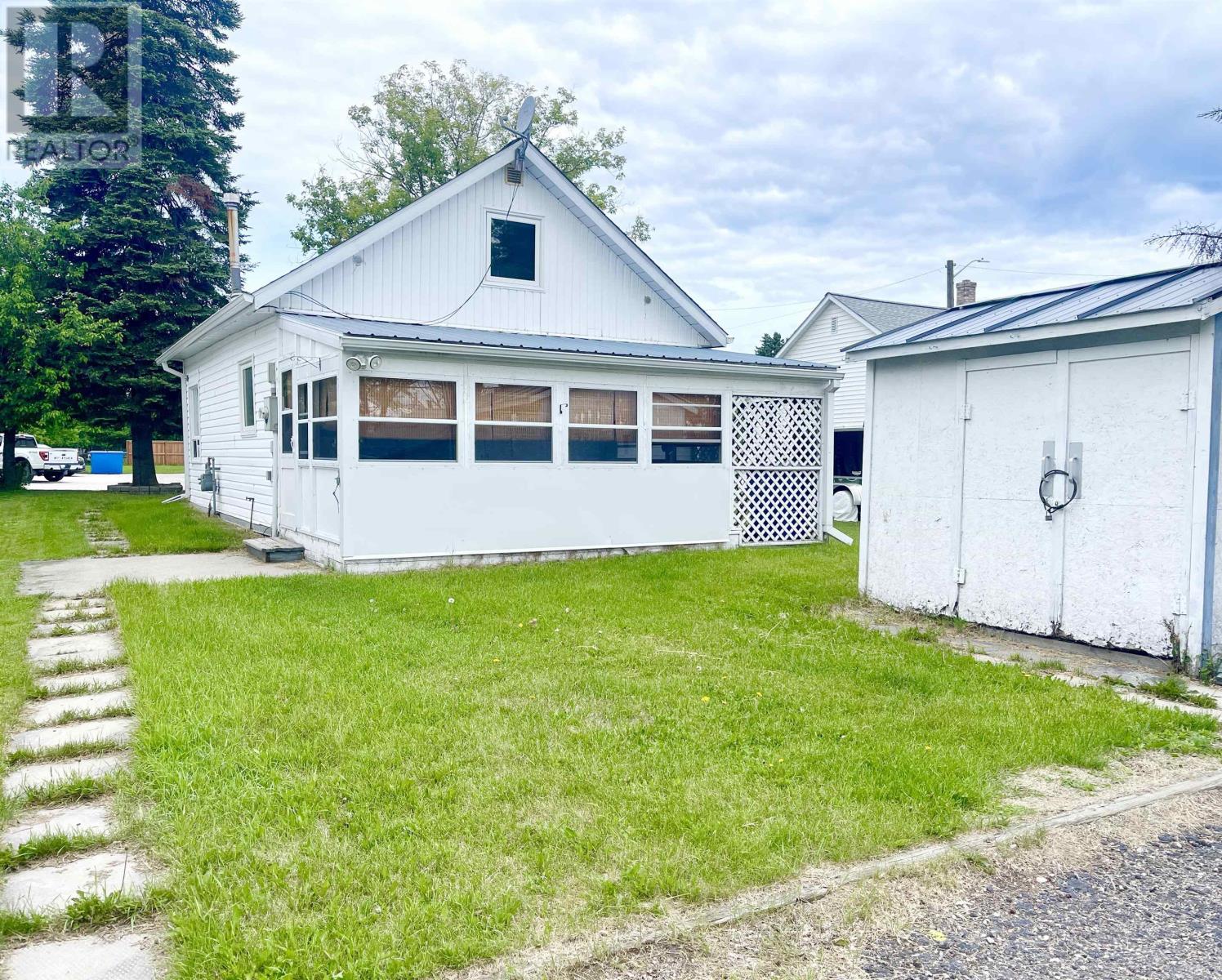 25 Casimir AVE - 39