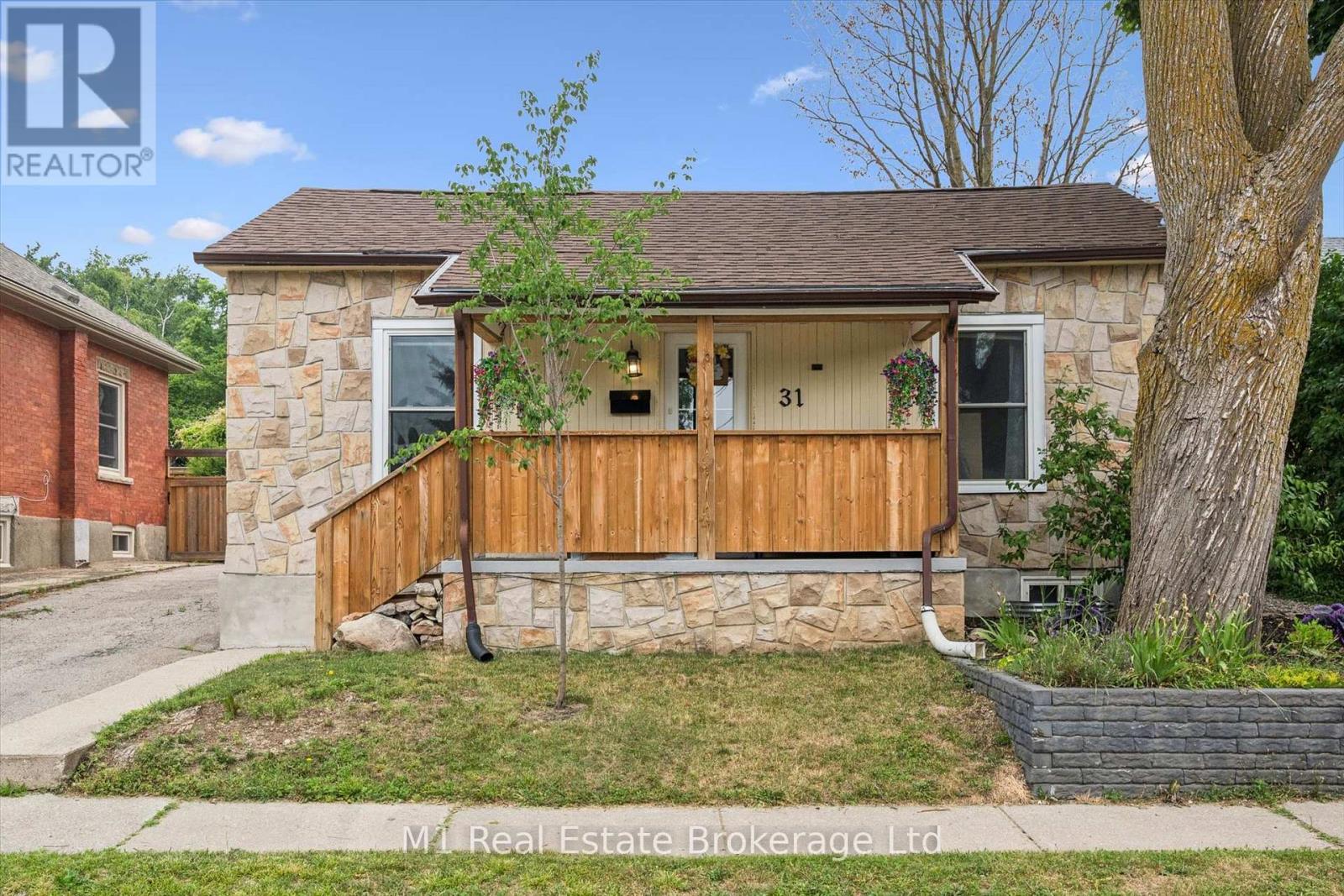 31 BAGOT STREET - 1