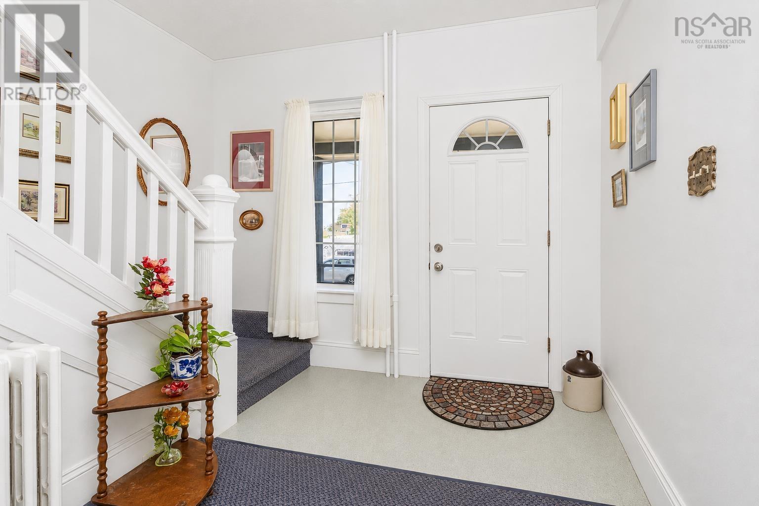 26 HUGH Street - 4