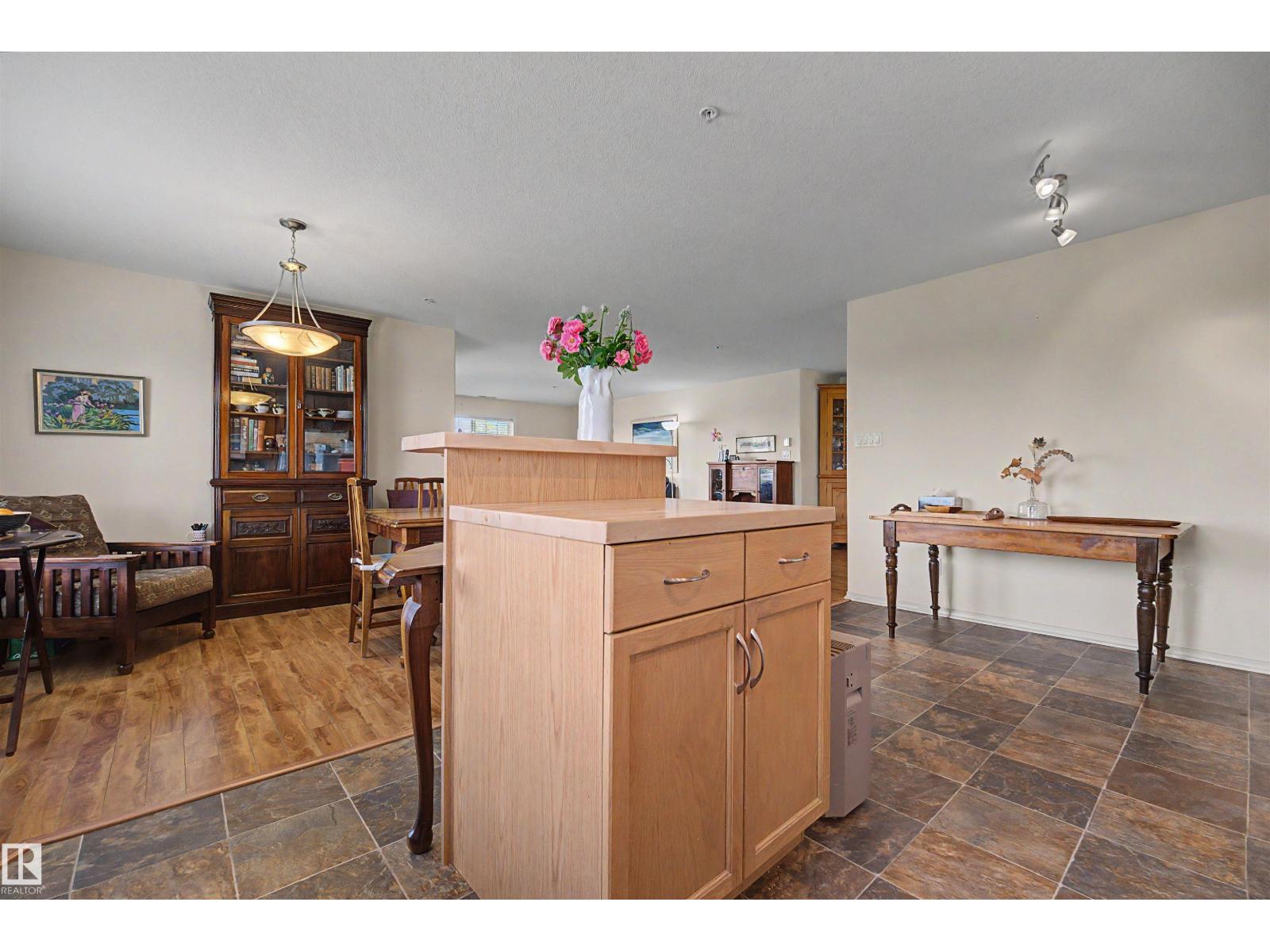 #231 231 78 A MCKENNEY AV - 8