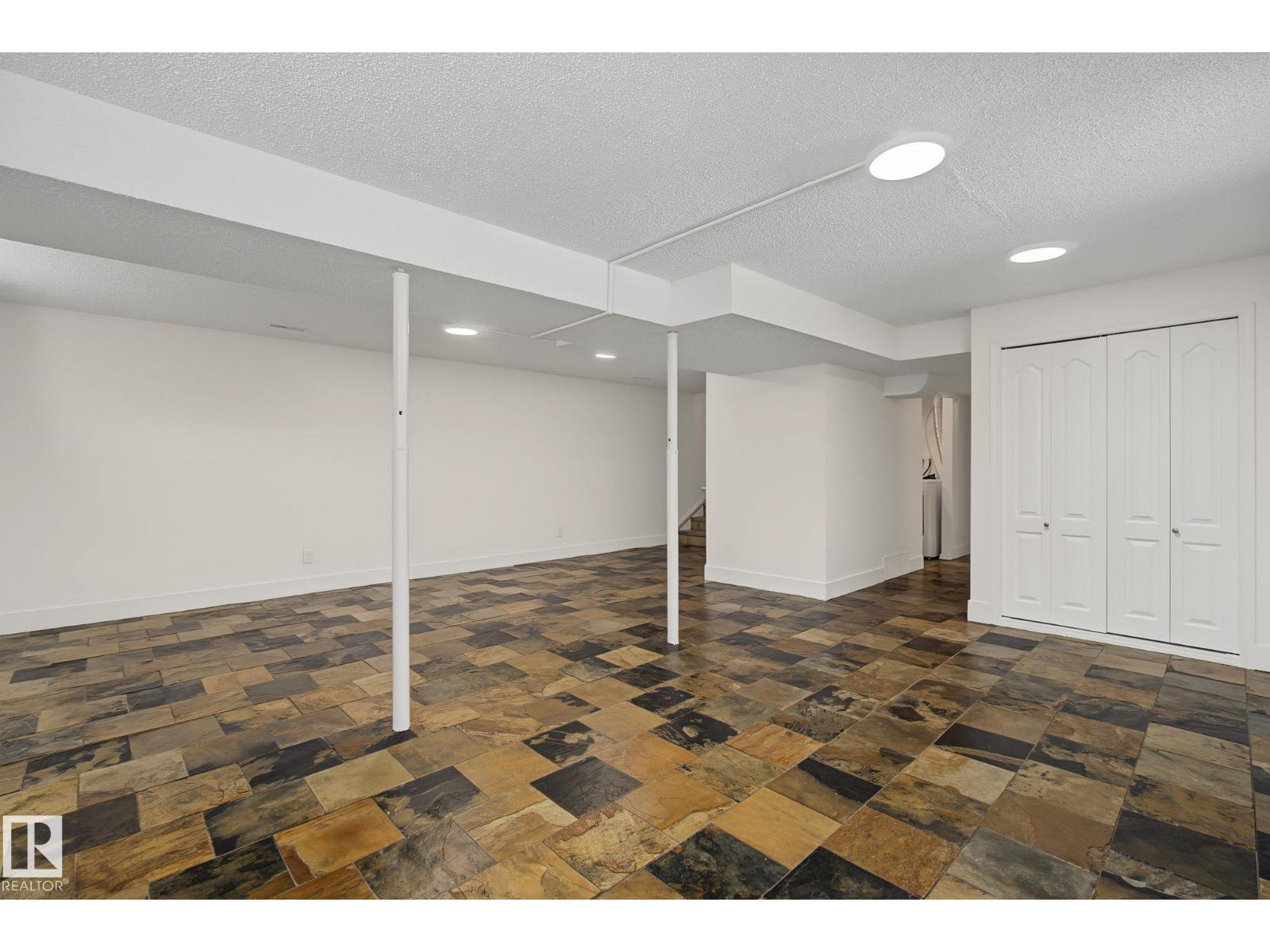 51357 RGE ROAD 231 - 34