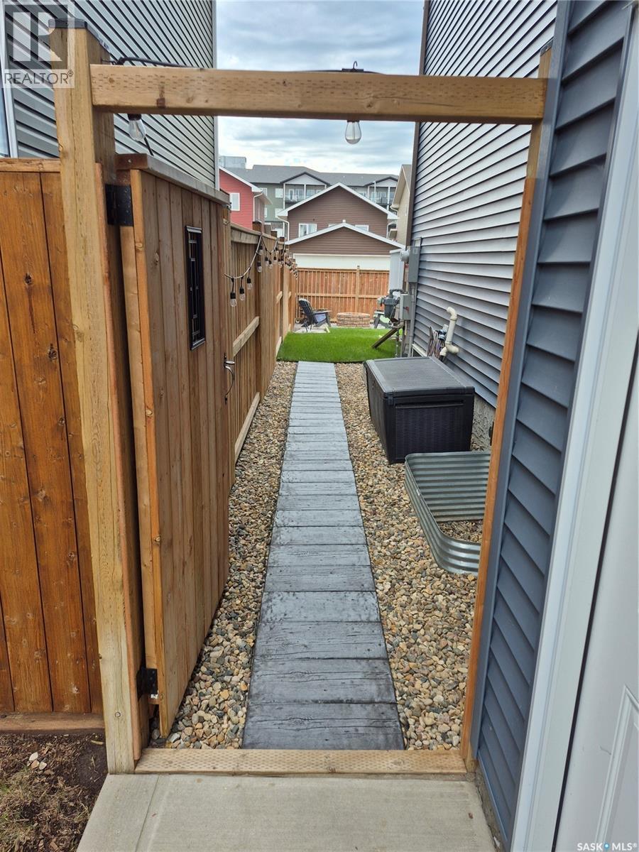 158 Cowan CRESCENT - 46