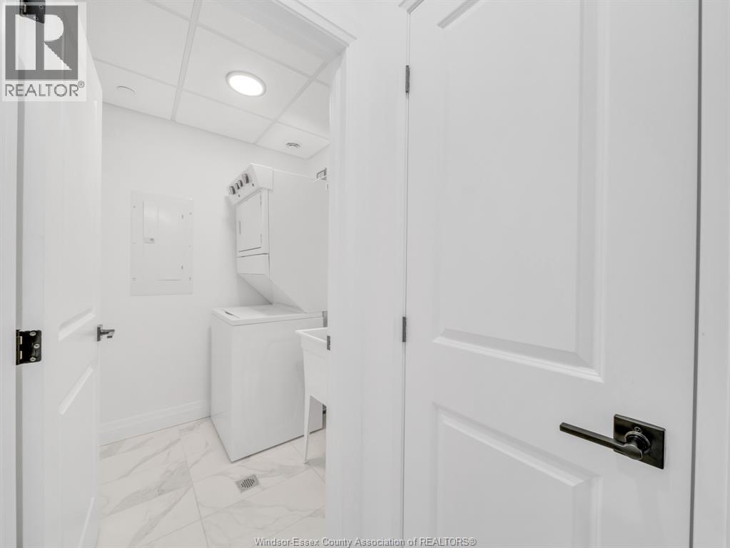 #411 3817 HOWARD AVENUE - 10