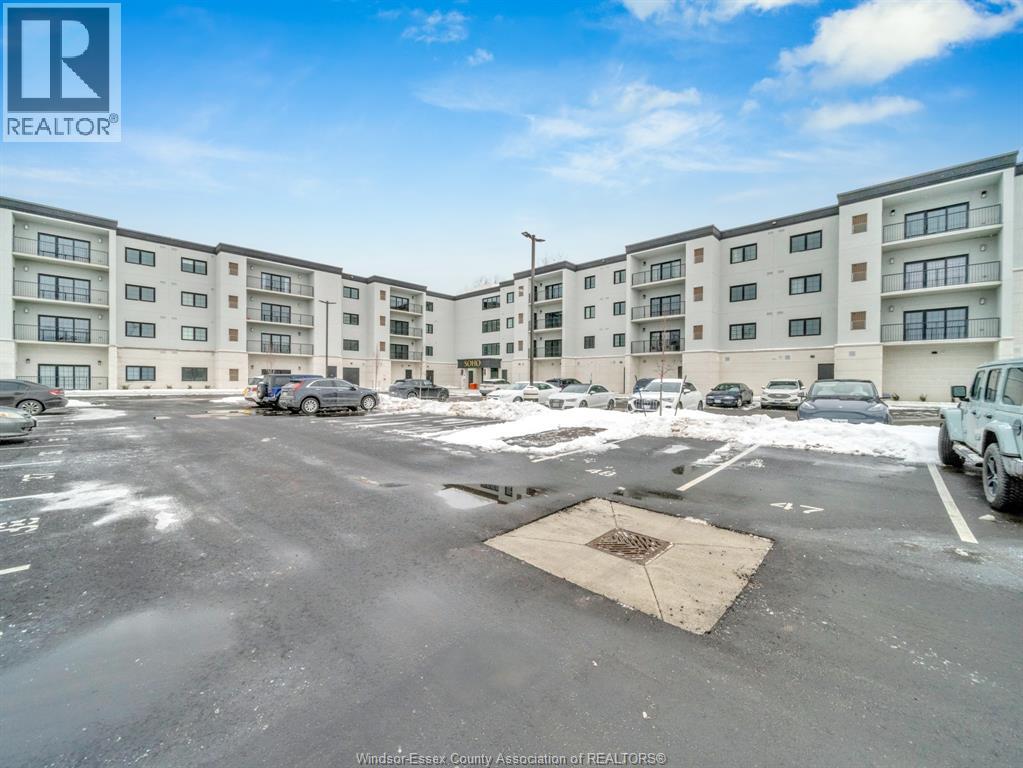 #411 3817 HOWARD AVENUE - 23