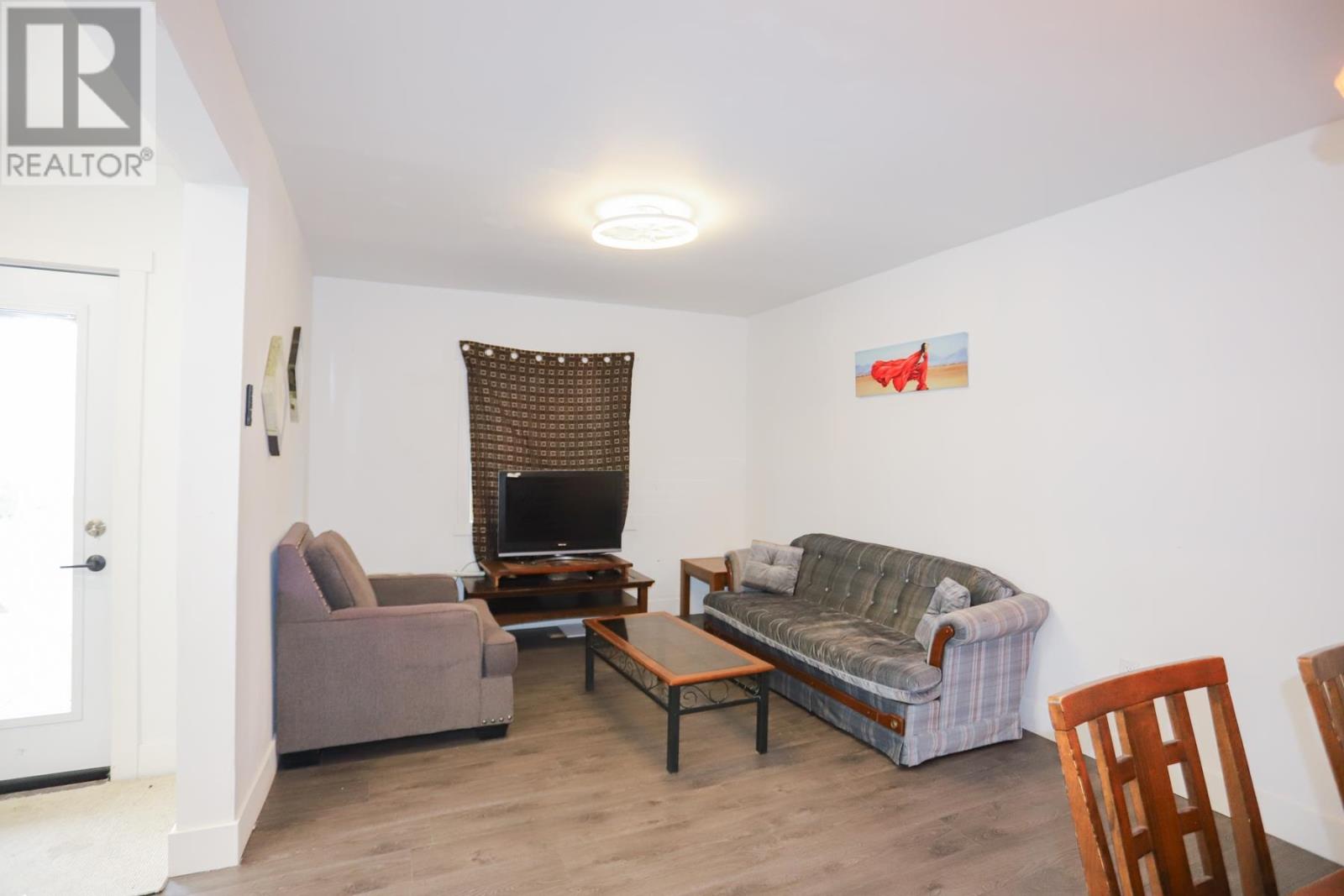 404 John ST - 5