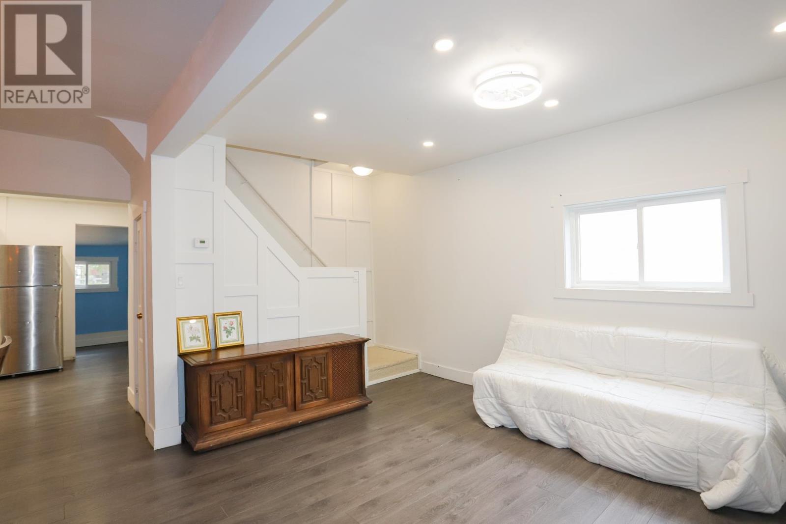 404 John ST - 9