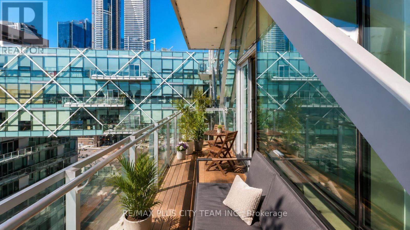 #1305 39 QUEENS QUAY E - 28