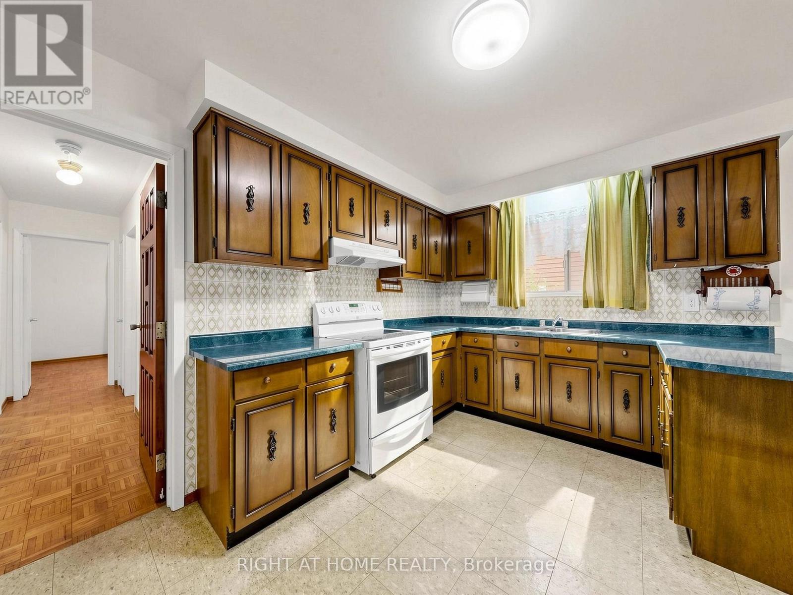 227 APACHE TRAIL - 13