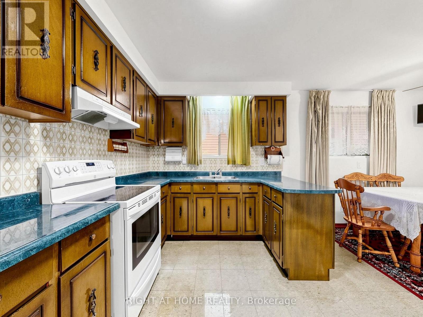 227 APACHE TRAIL - 14