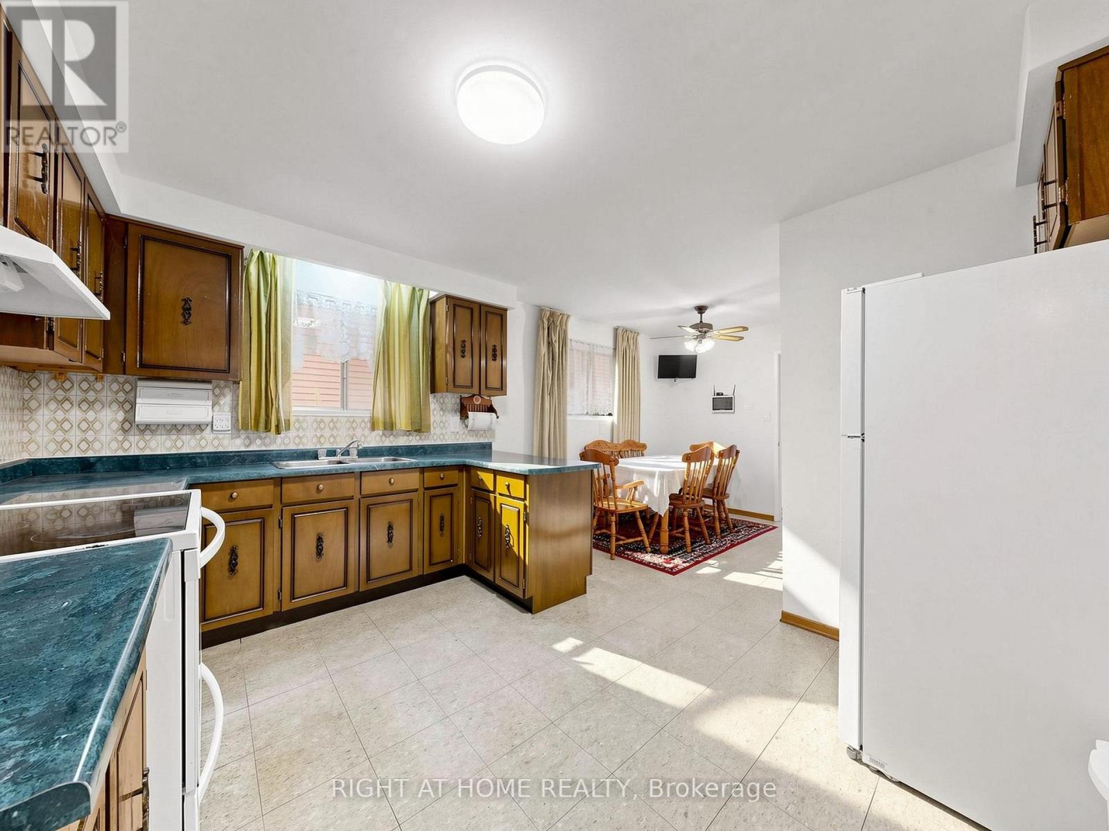 227 APACHE TRAIL - 15