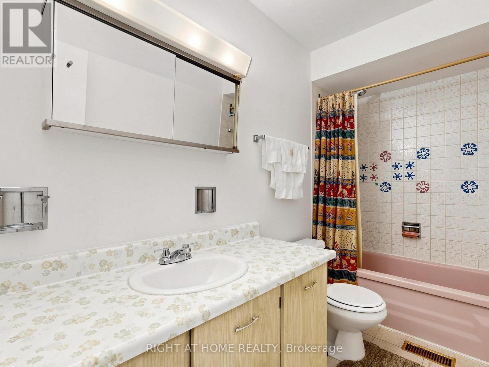 227 APACHE TRAIL - 18
