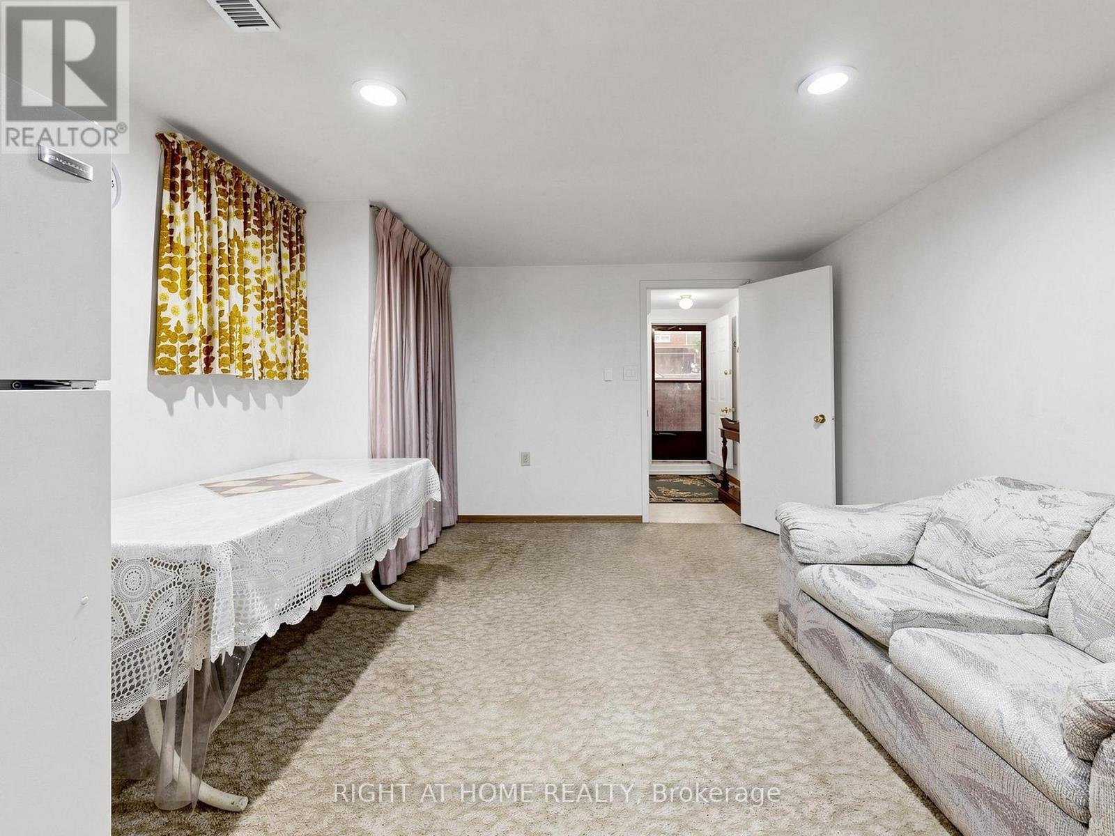 227 APACHE TRAIL - 30