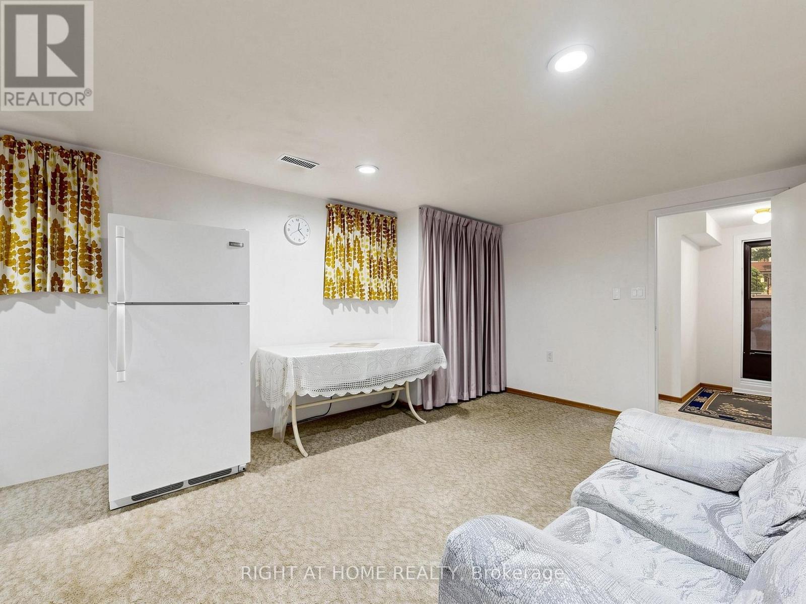 227 APACHE TRAIL - 31