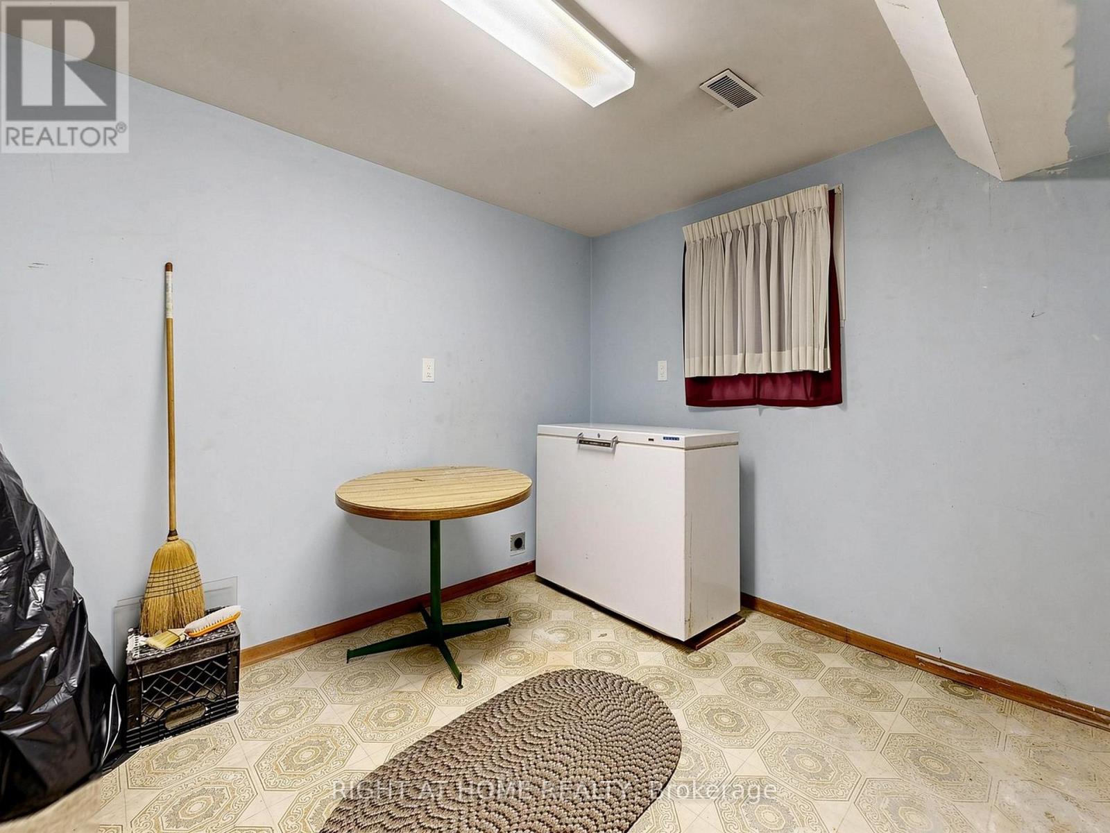227 APACHE TRAIL - 34