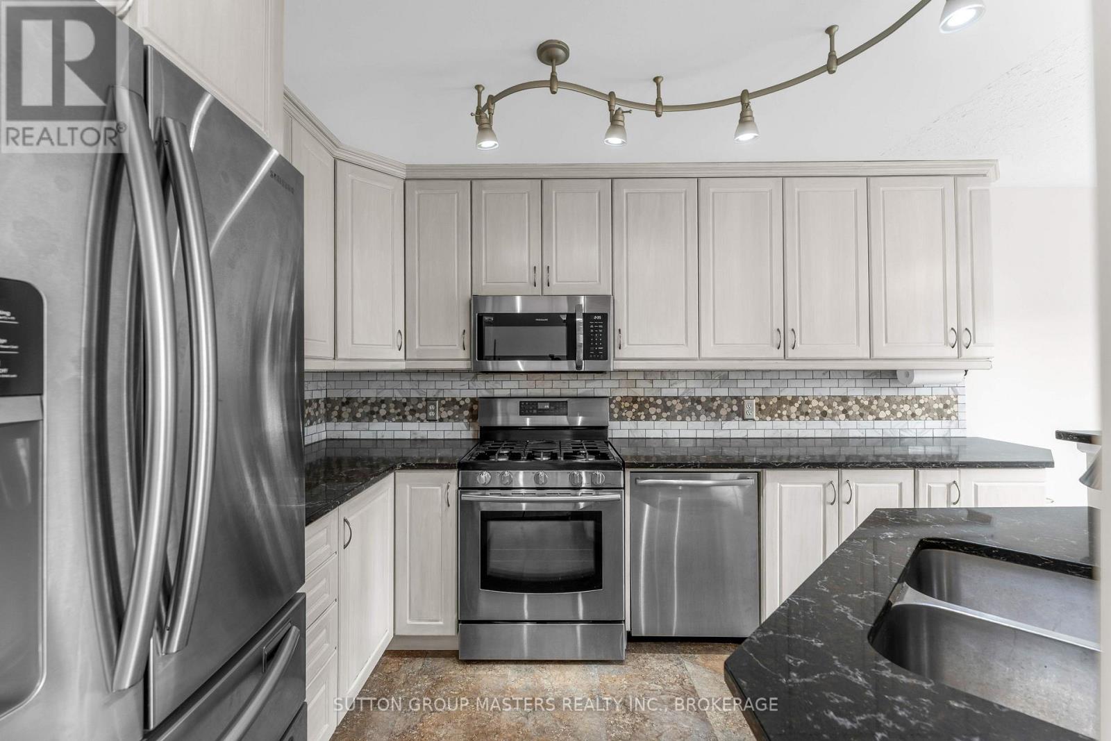 1896 BERRYWOOD CRESCENT - Image 12