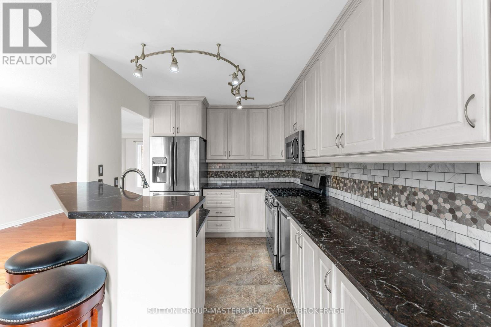 1896 BERRYWOOD CRESCENT - Image 13