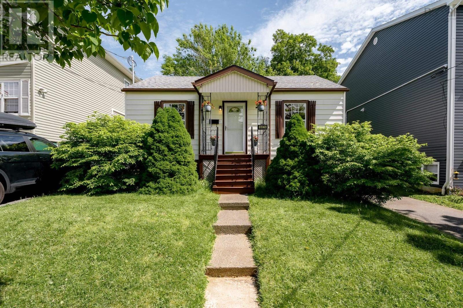 6474 Roslyn Road - 1