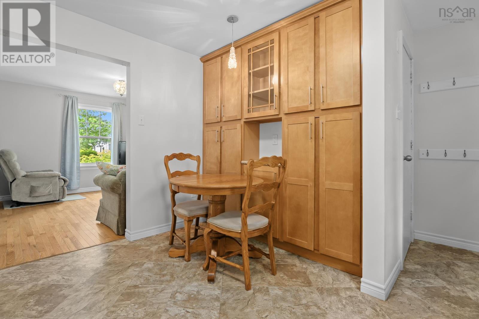 6474 Roslyn Road - 10
