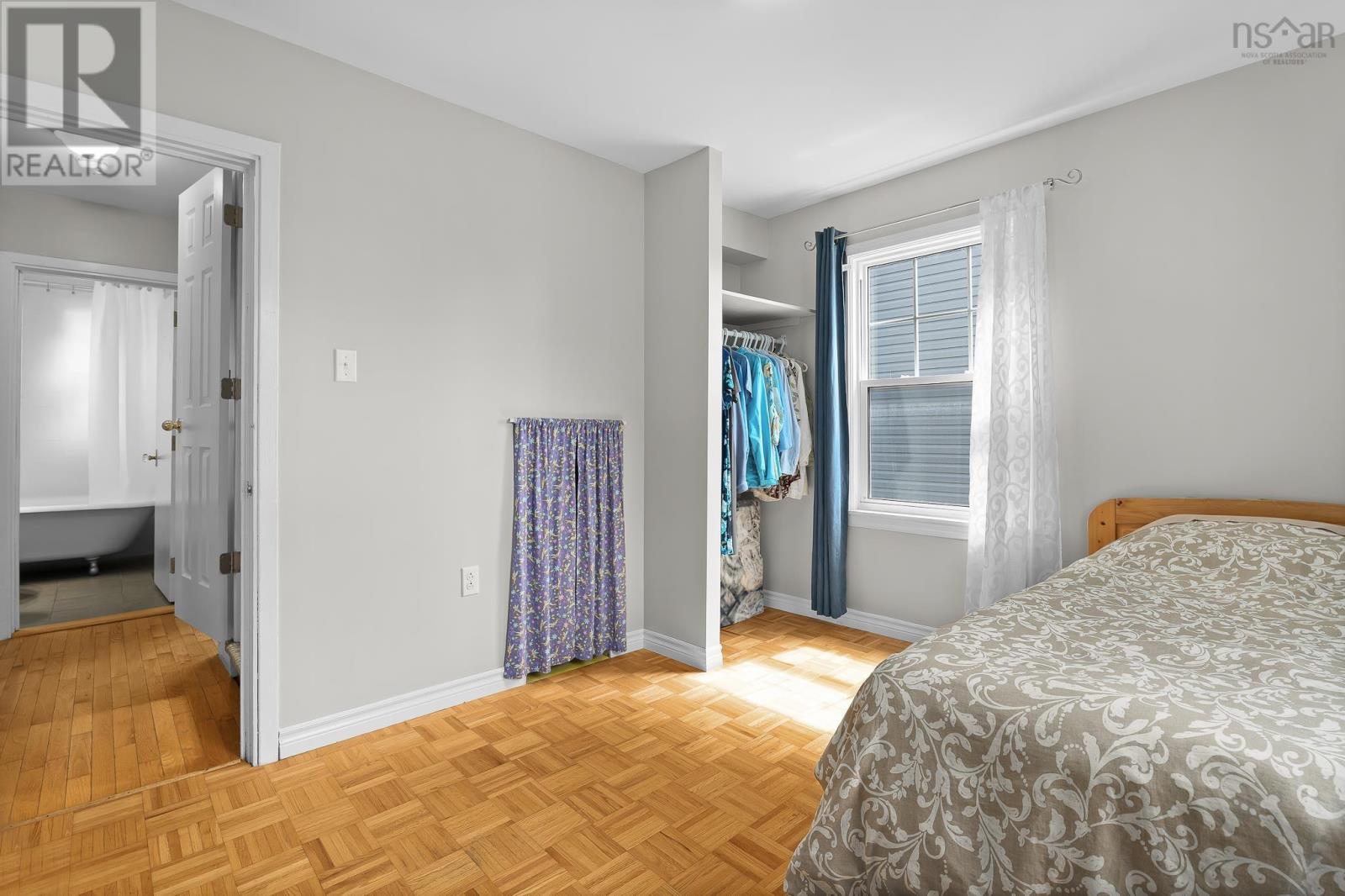 6474 Roslyn Road - 16