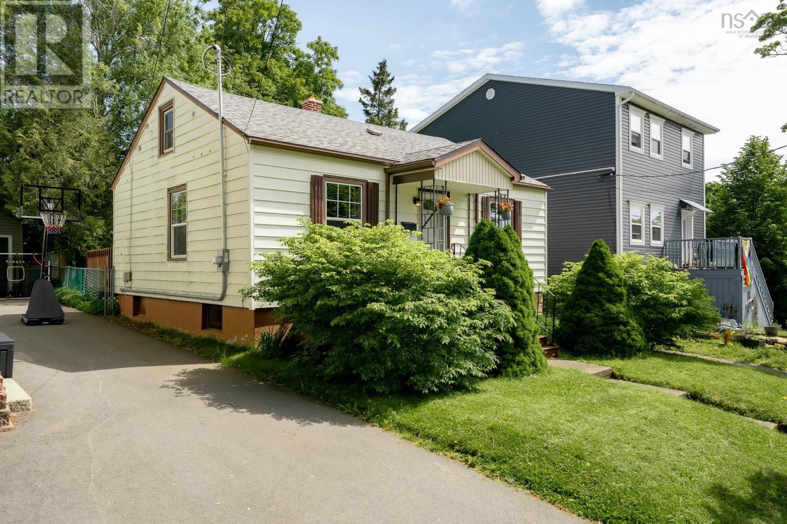 6474 Roslyn Road - 2