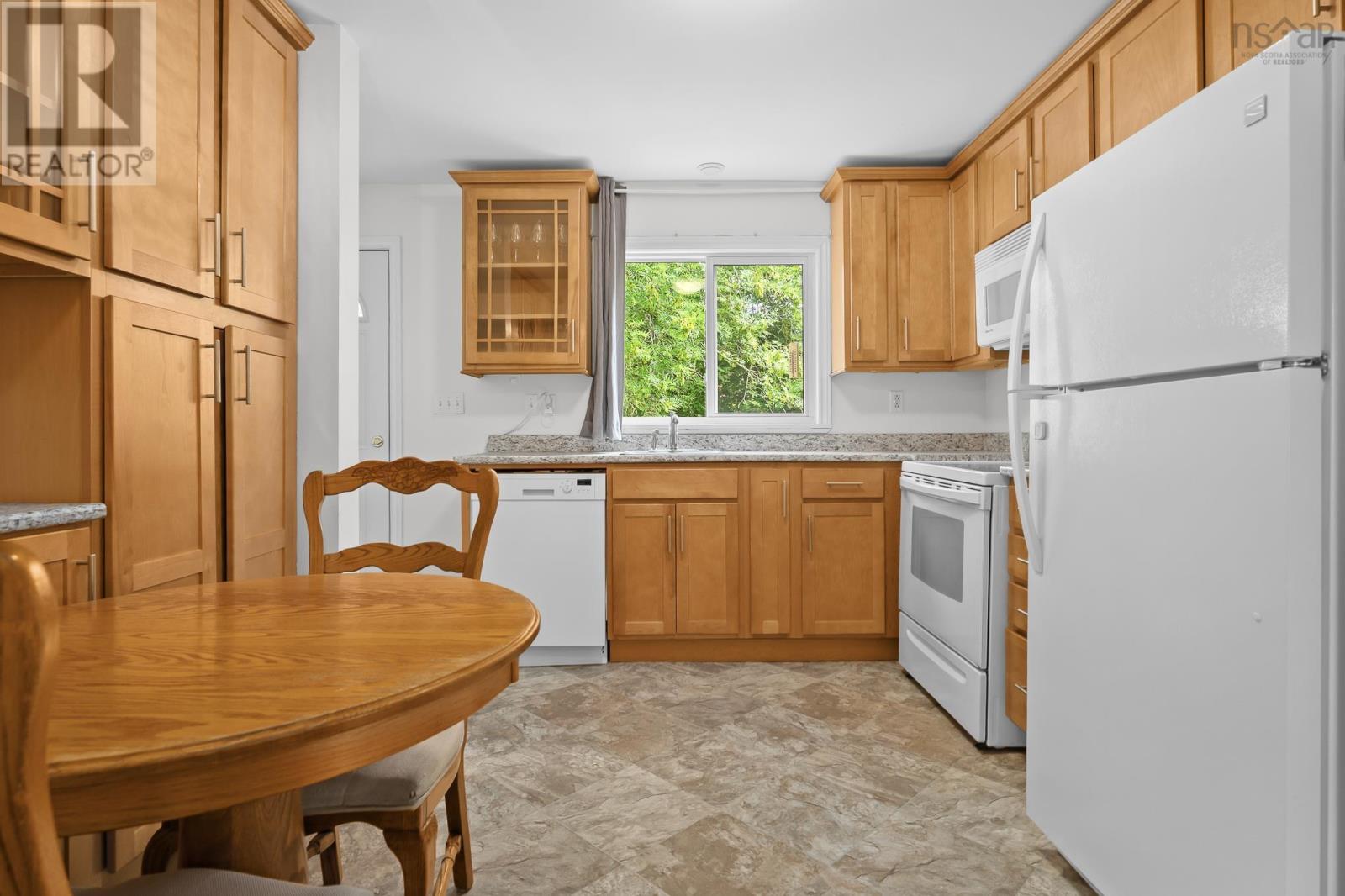 6474 Roslyn Road - 8