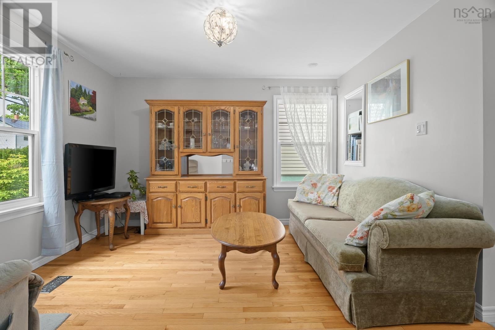 6474 Roslyn Road - 5