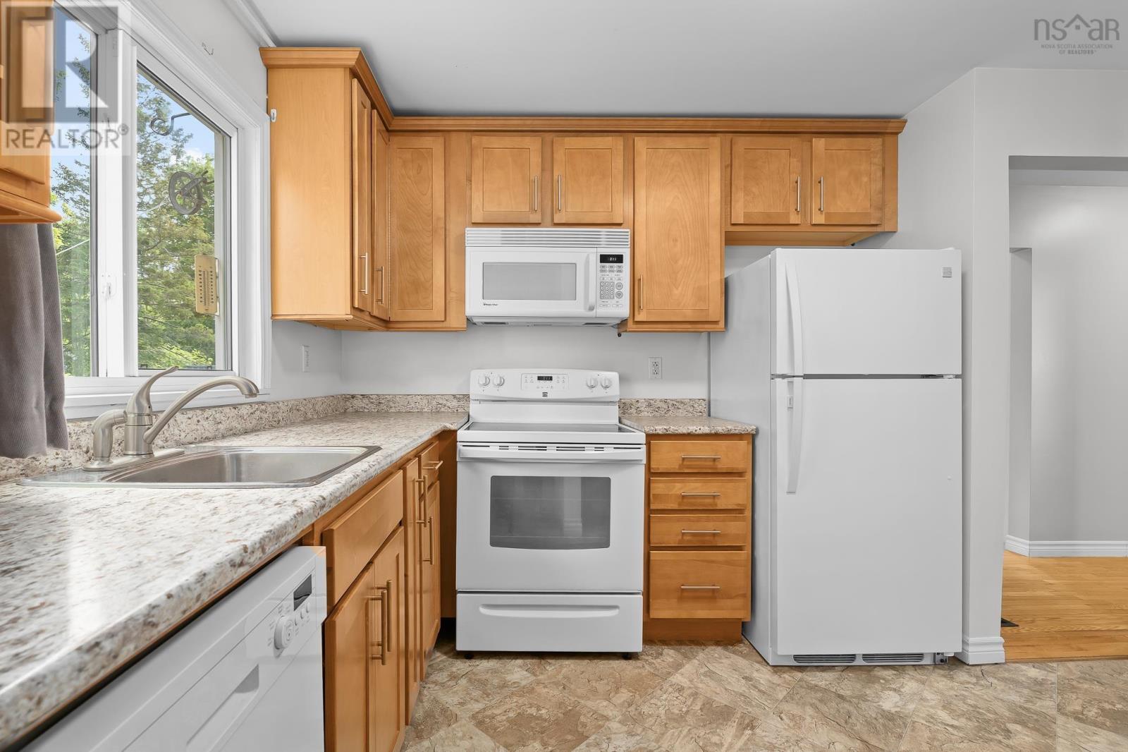 6474 Roslyn Road - 12