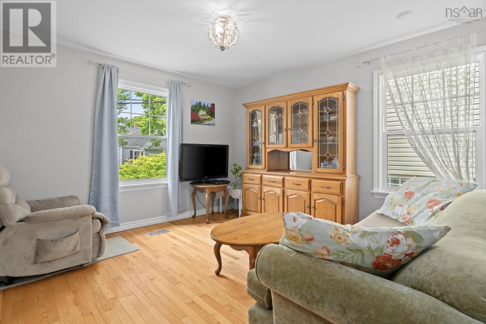 6474 Roslyn Road - 4