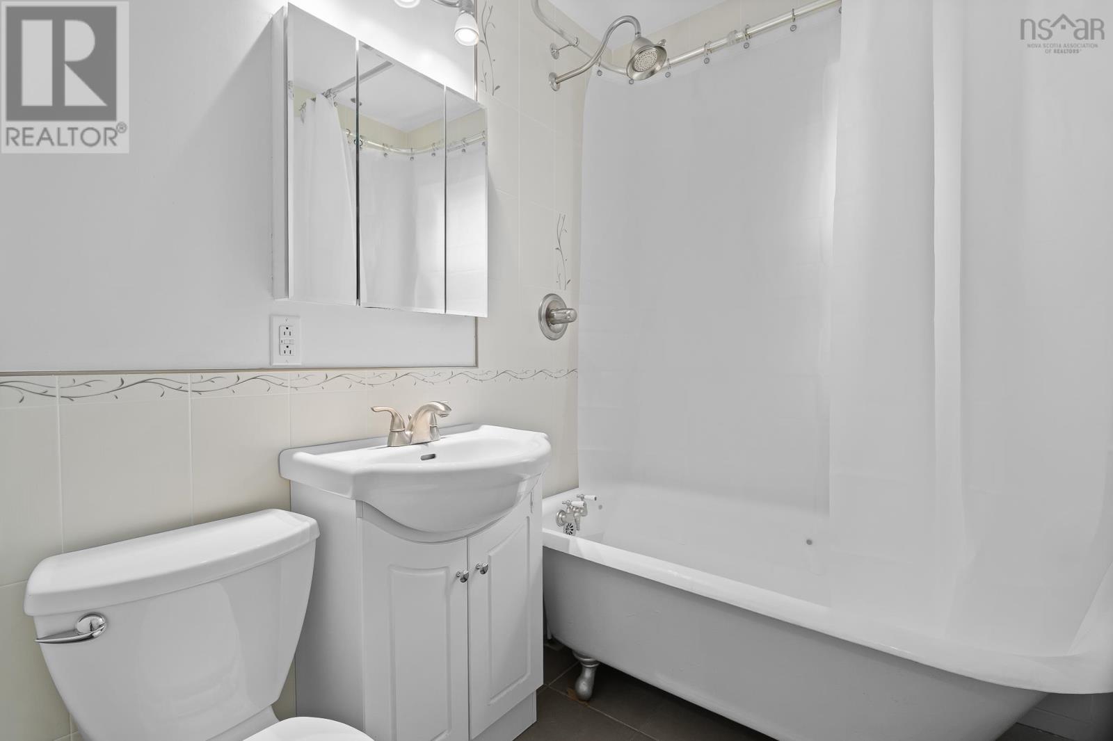 6474 Roslyn Road - 22