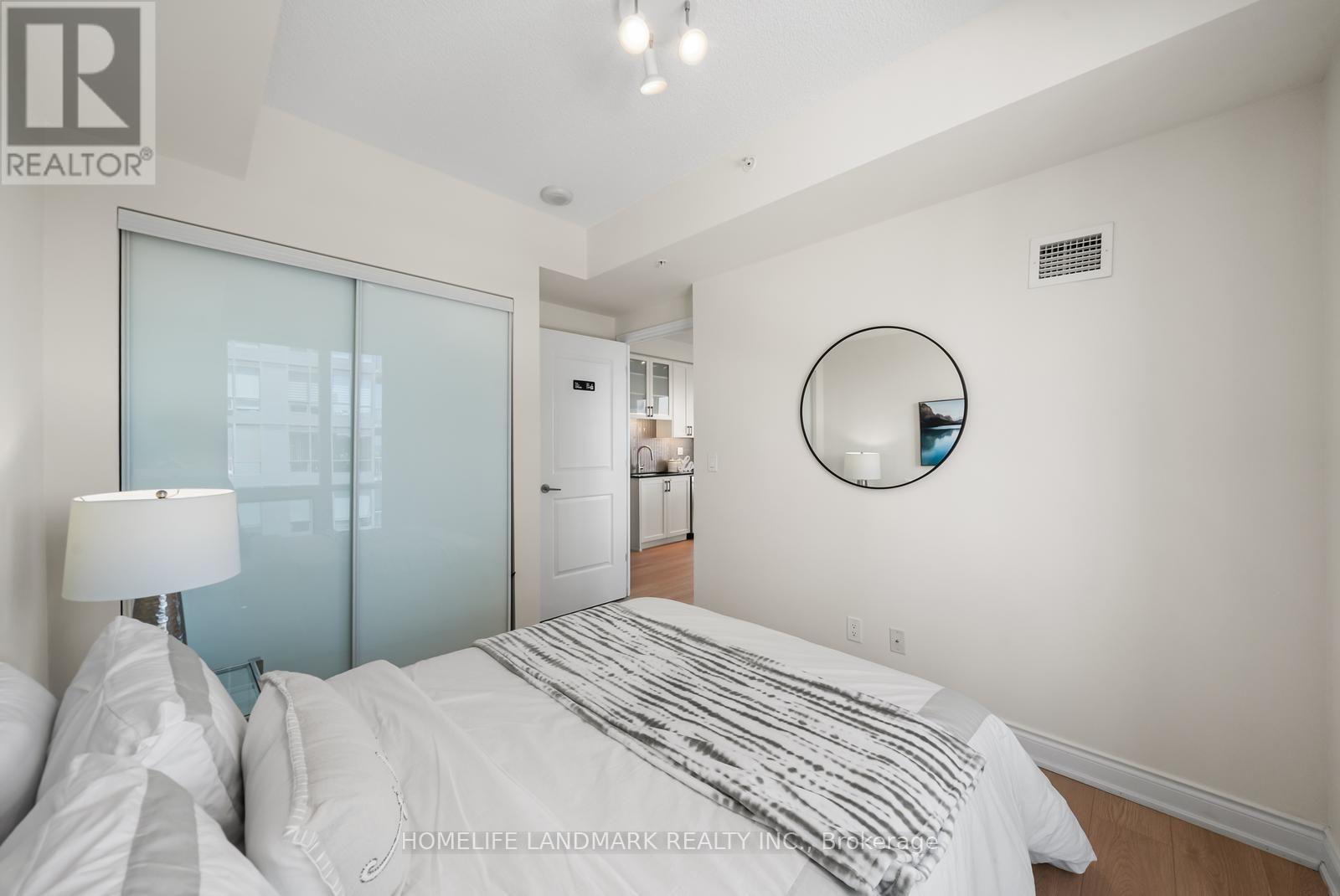 #702A 9088 YONGE STREET - 18