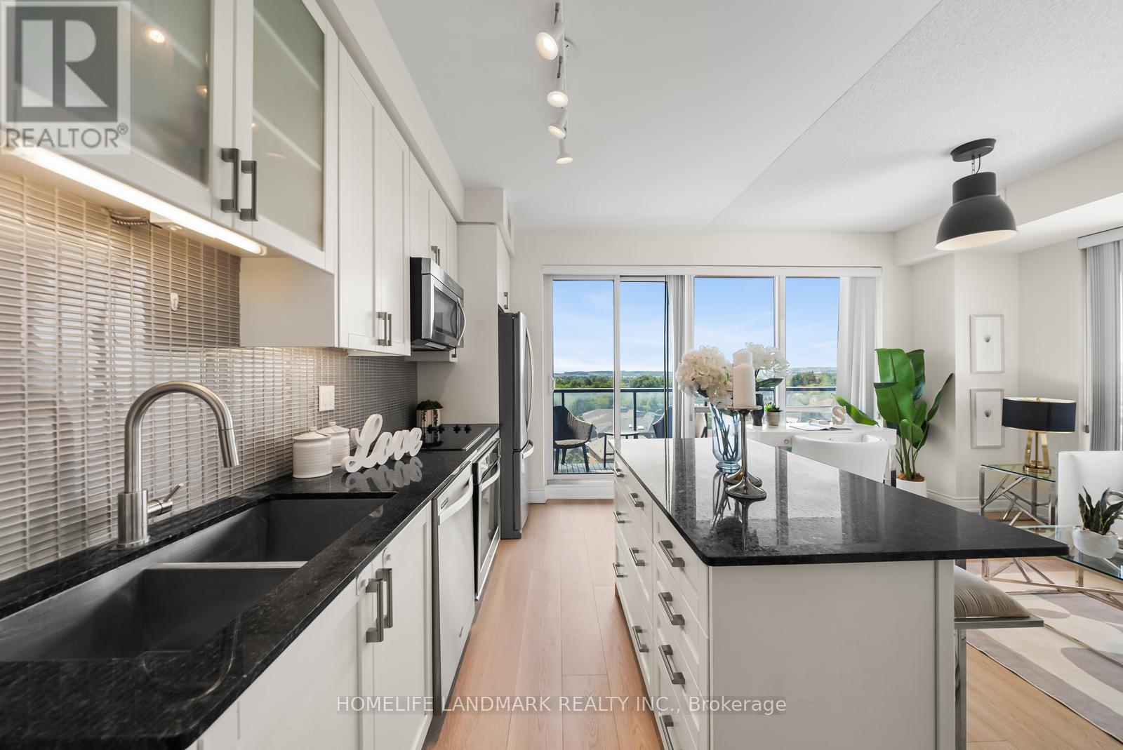 #702A 9088 YONGE STREET - 3