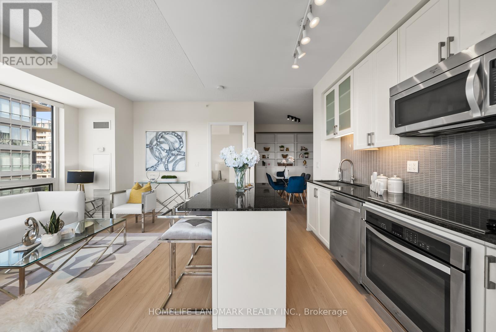 #702A 9088 YONGE STREET - 6