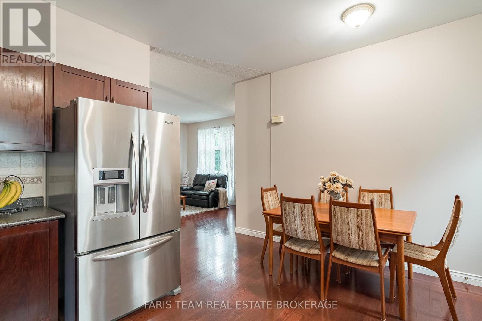 47 GEORGIAS WALK - 10