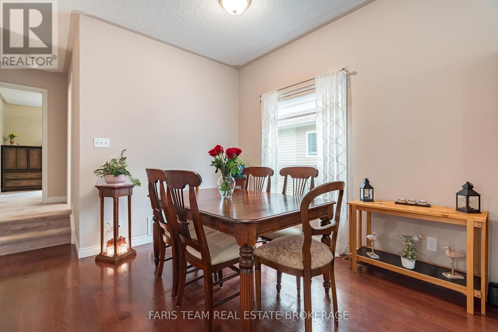 47 GEORGIAS WALK - 12