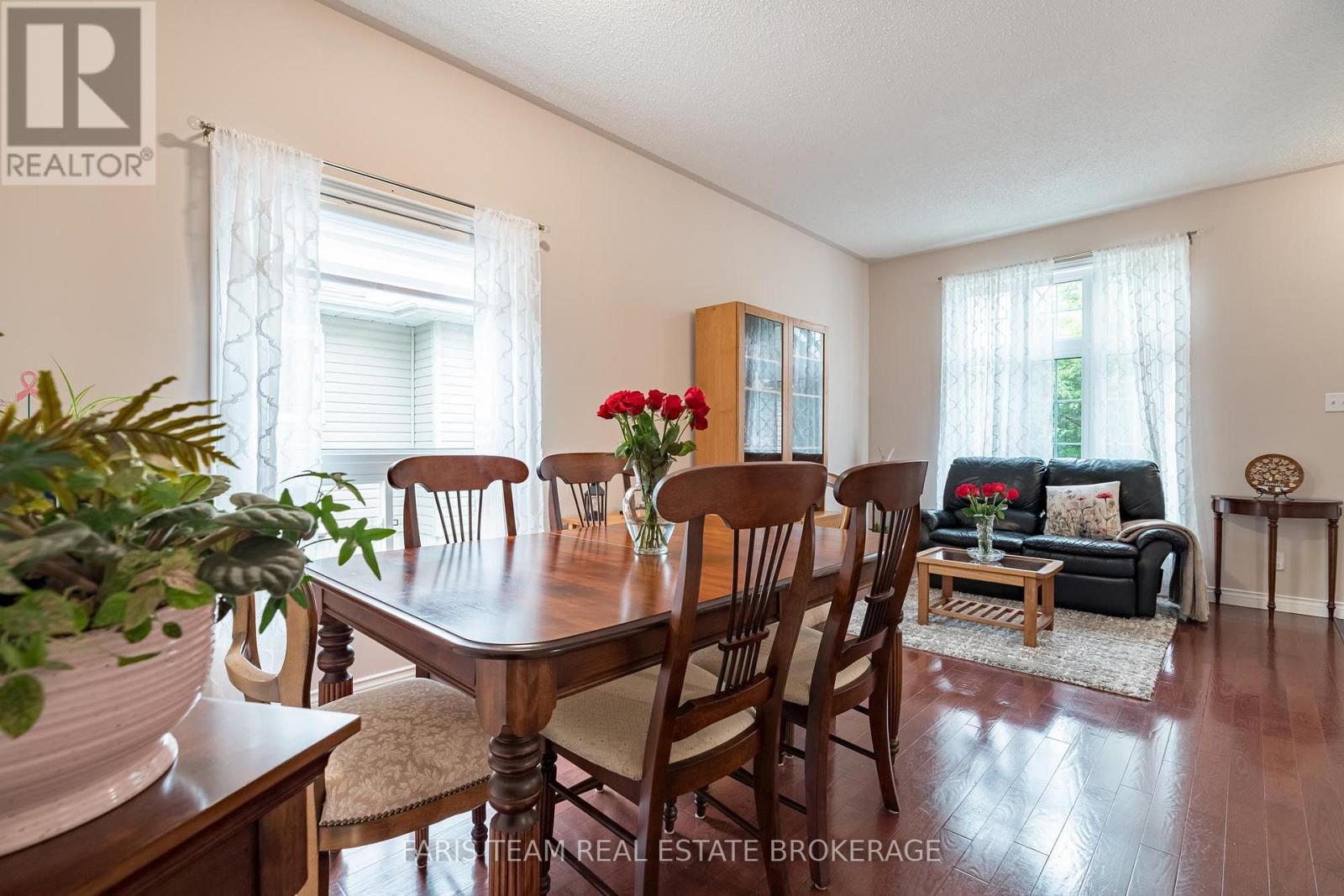 47 GEORGIAS WALK - 13