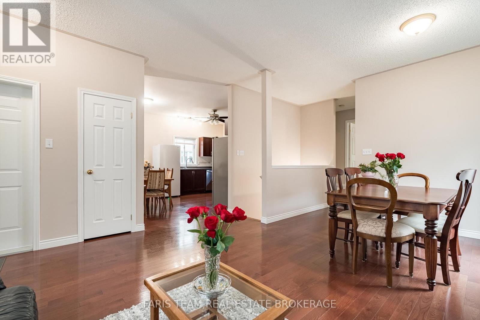 47 GEORGIAS WALK - 15