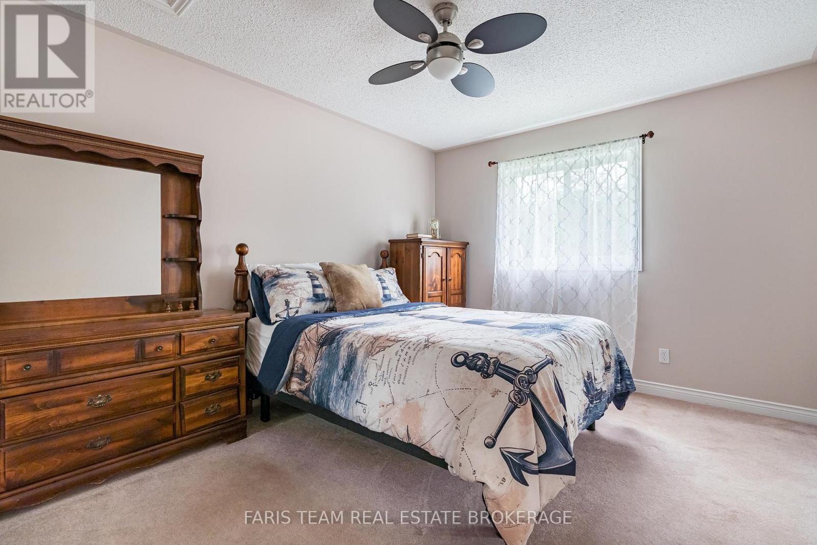 47 GEORGIAS WALK - 17