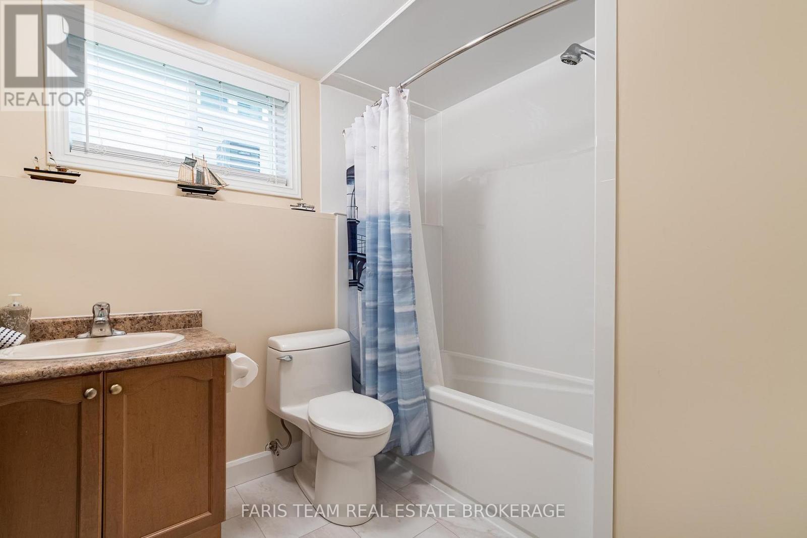47 GEORGIAS WALK - 26