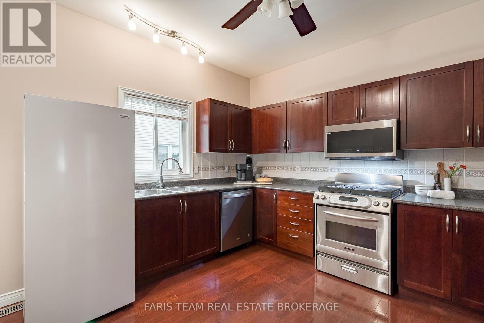 47 GEORGIAS WALK - 7
