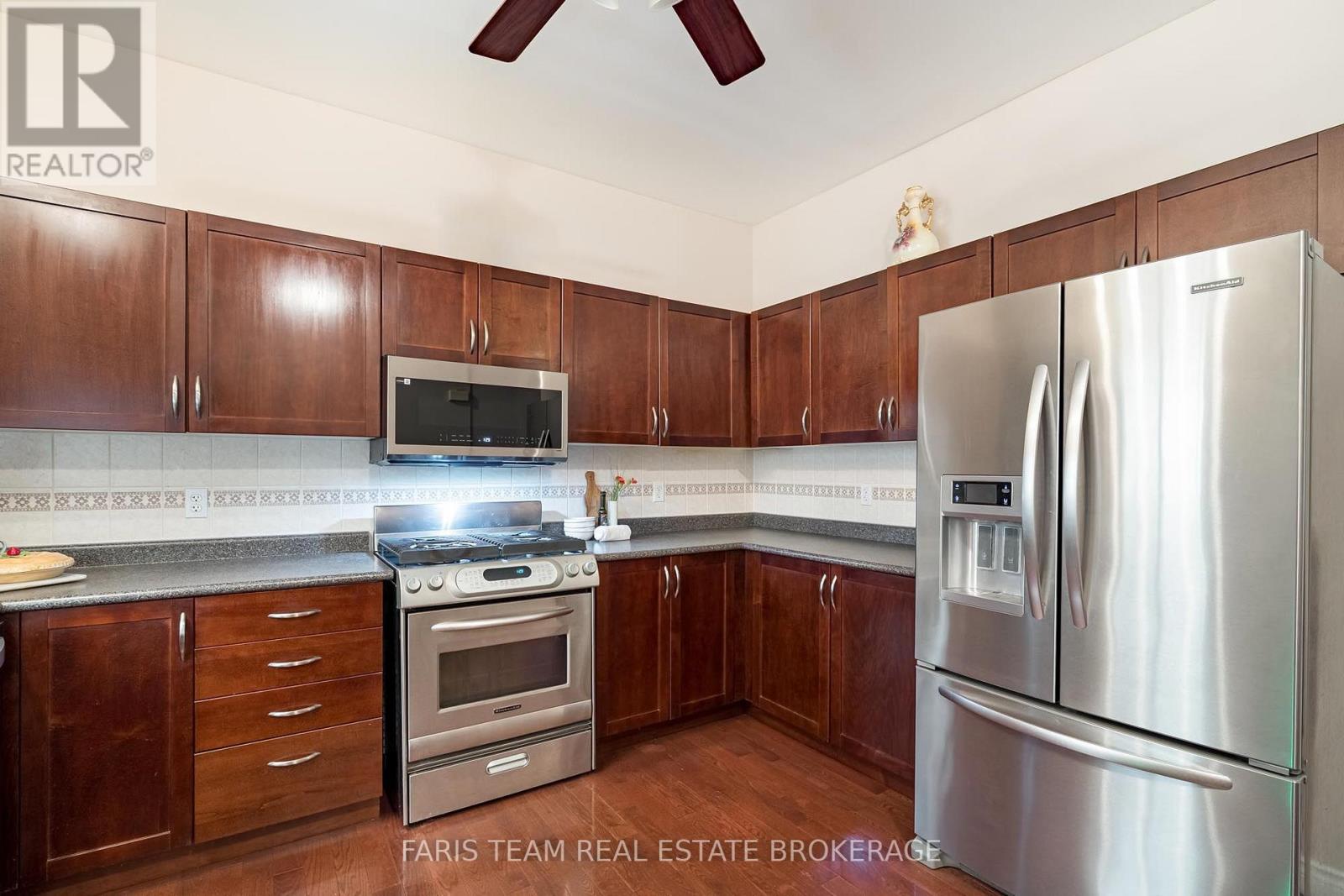 47 GEORGIAS WALK - 9
