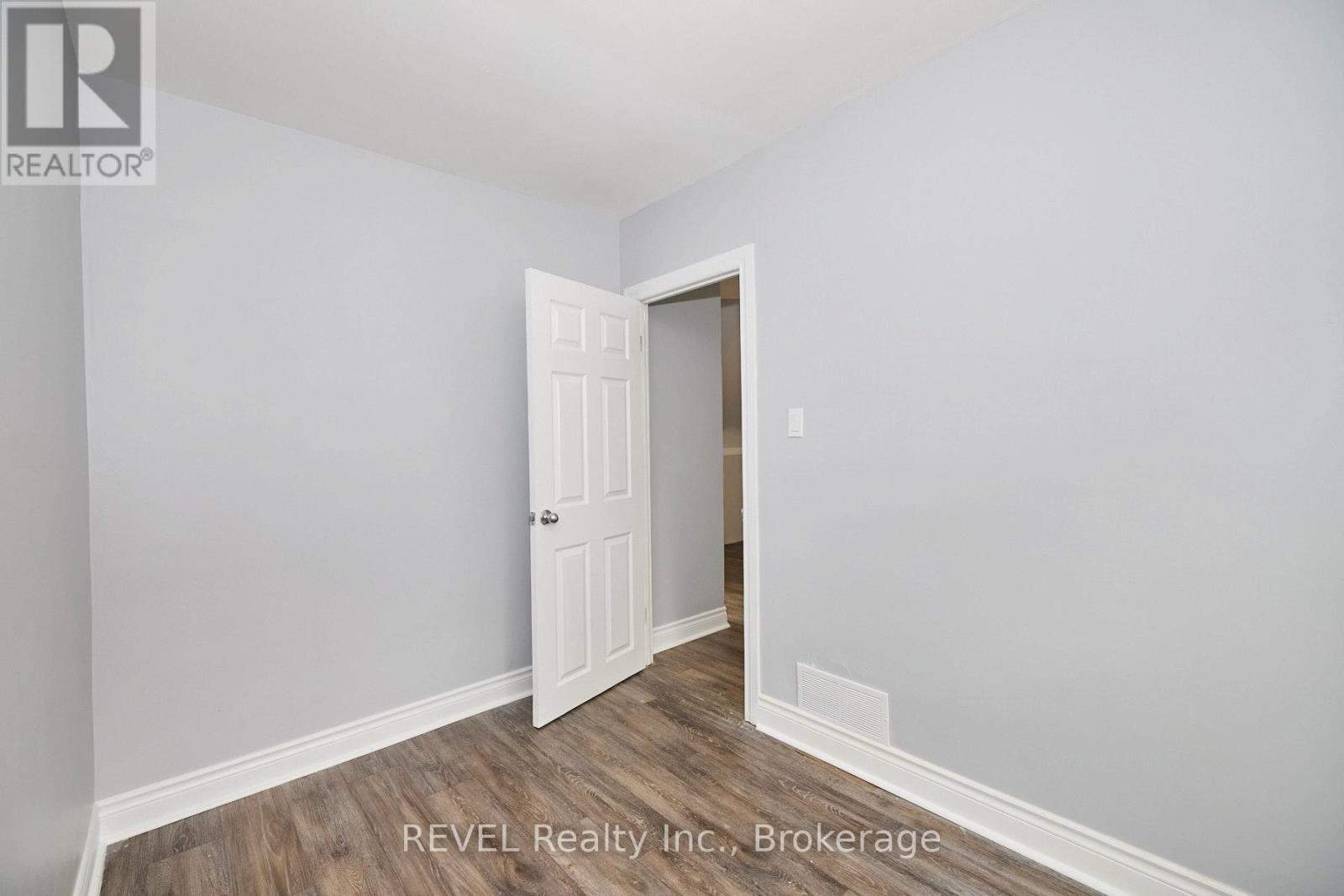 43 COSBY AVENUE - 17