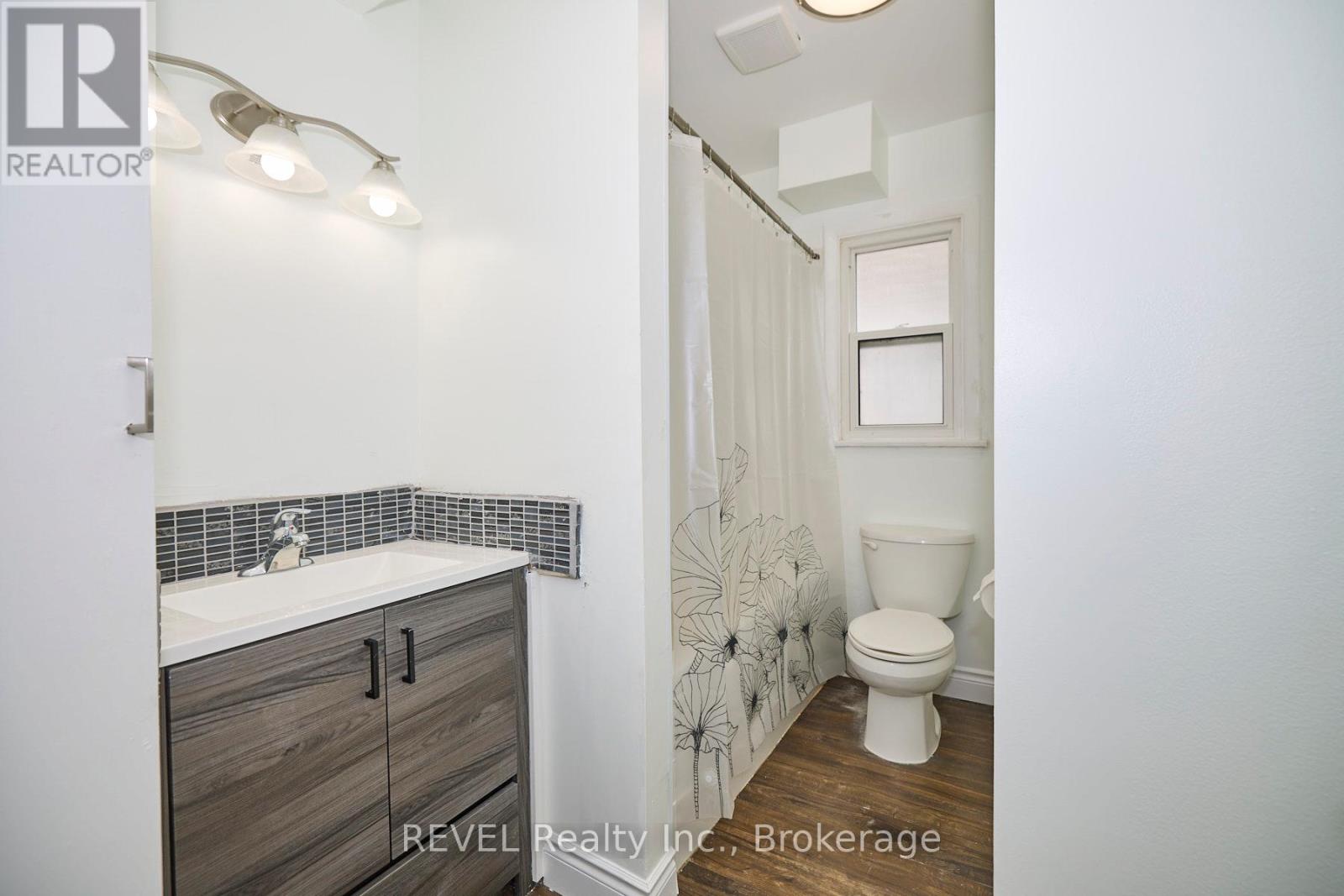 43 COSBY AVENUE - 4